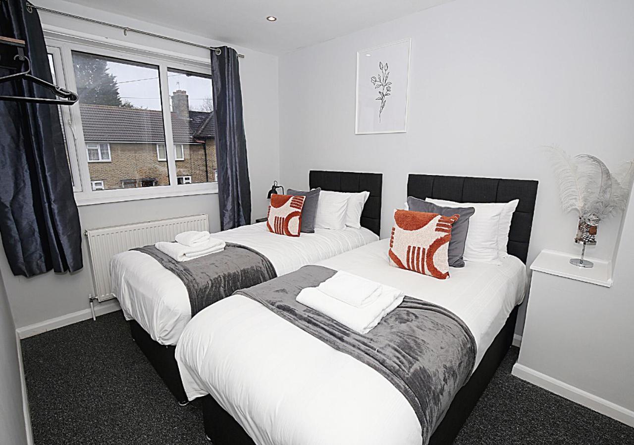 3-Bed House With Parking Near London O2 Apartment Exterior photo